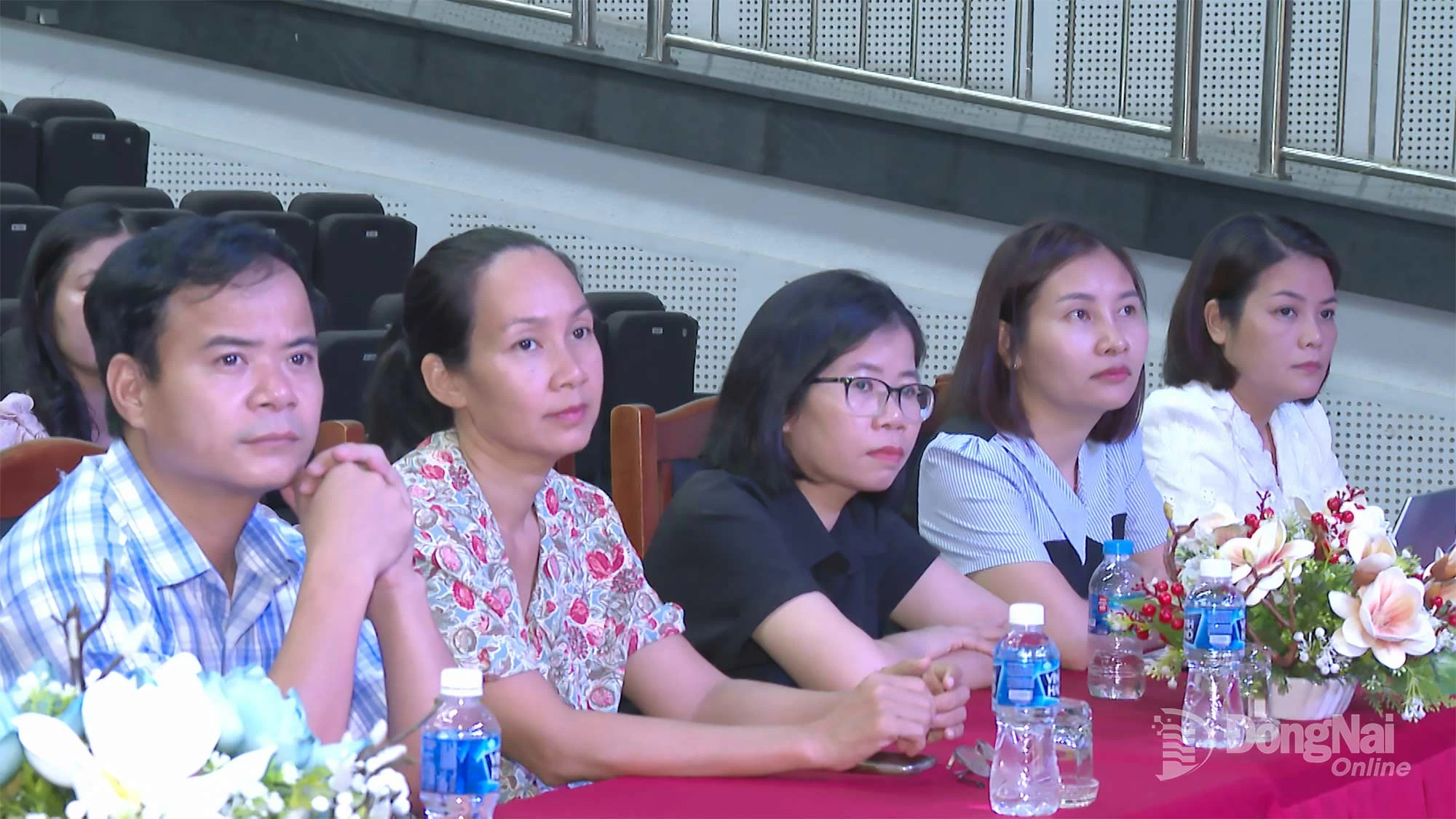 Viên chức, người lao động là con gia đình cách mạng đang công tác tại Báo và phát thanh, truyền hình Đồng Nai tham dự buổi họp mặt. Ảnh: Thổ Thanh