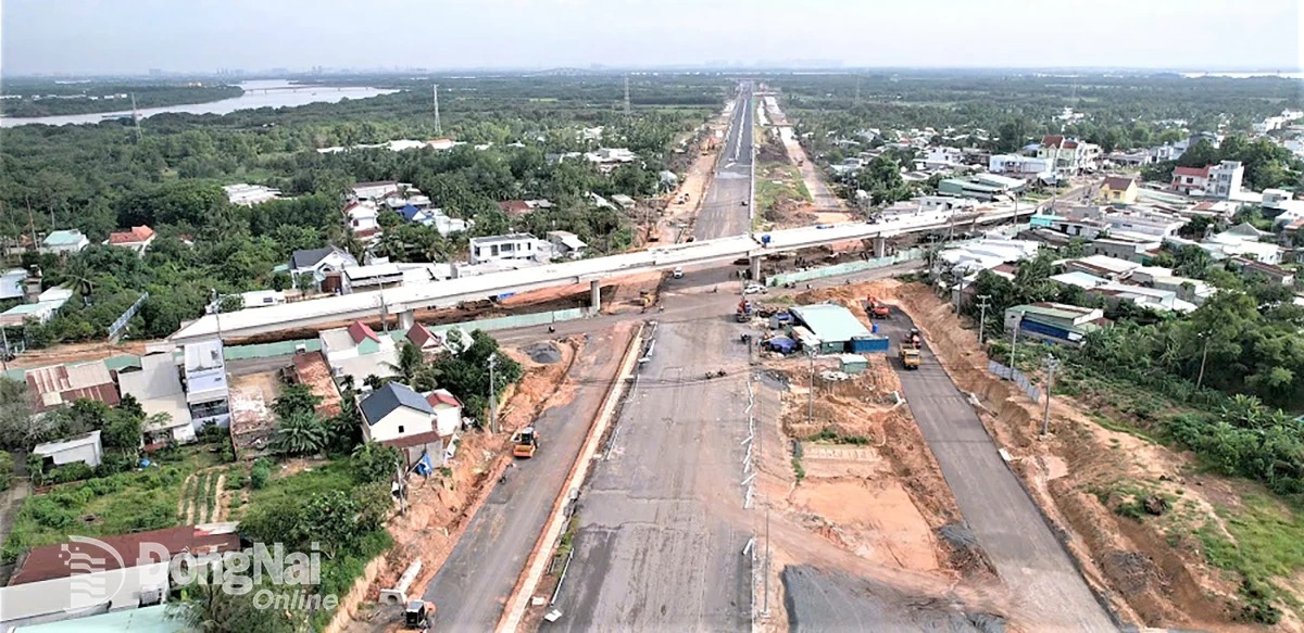 The temporary access roads at the intersections between Component 1A and Provincial Roads 25B, 769, and Ly Tu Trong street will be resurfaced and asphalted to ensure safety during the temporary operation.