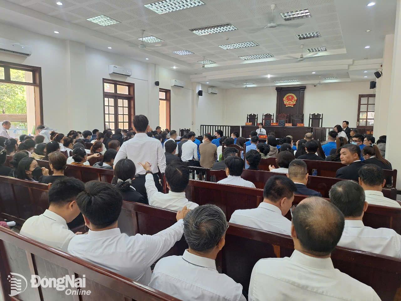 Toàn cảnh phiên tòa xét xử ngày 15-7. Ảnh: Tố Tâm