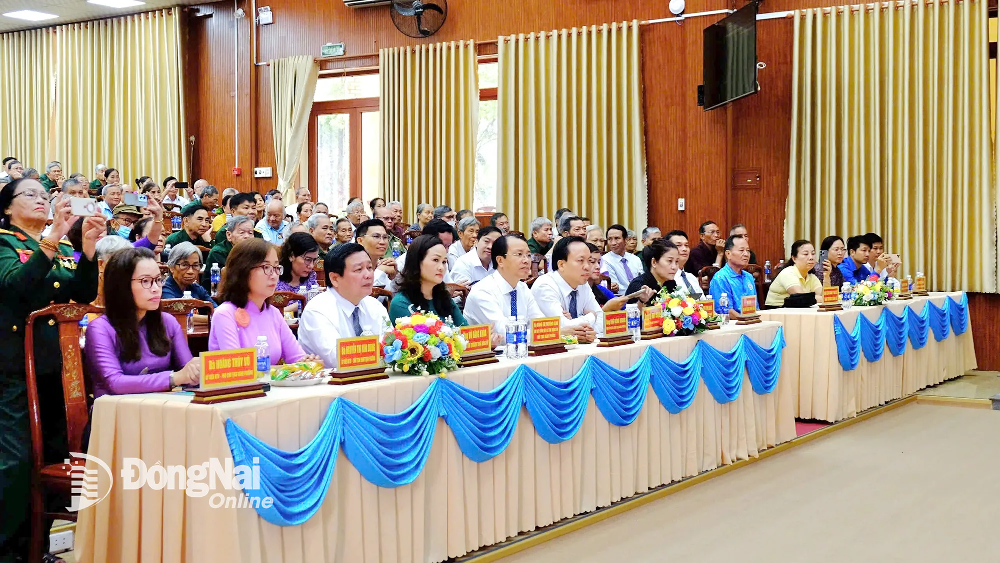 Đại biểu dự buổi họp mặt. Ảnh: Quang Xuân