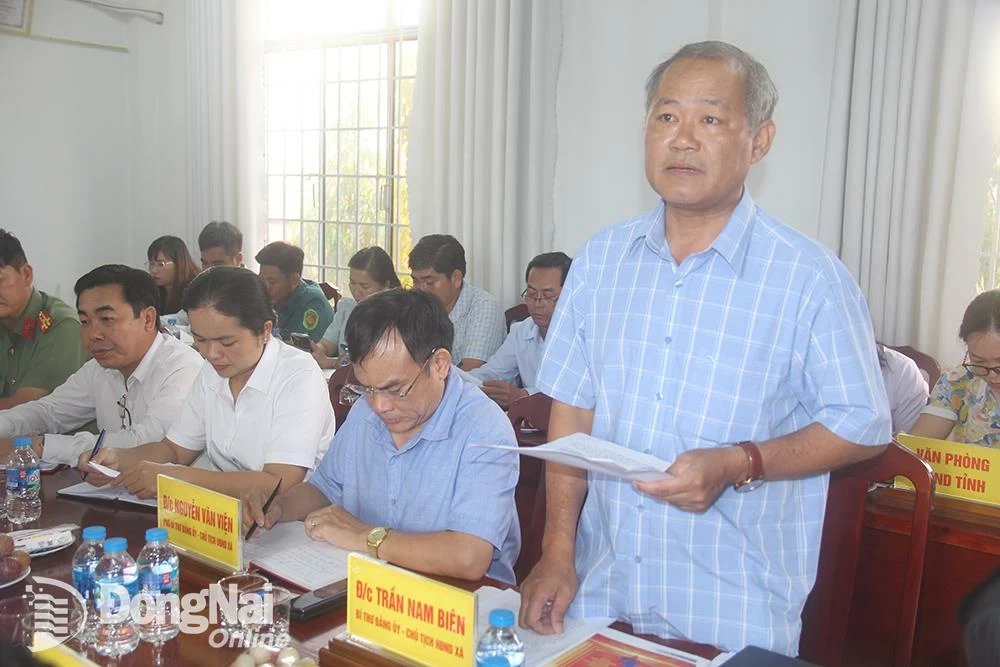 Bí thư Đảng ủy, Chủ tịch HĐND xã Phú Hòa Trần Nam Biên phát biểu tại buổi làm việc. Ảnh: Hải Quân
