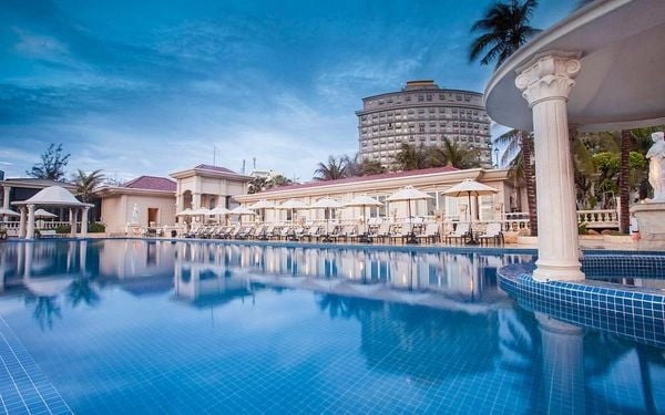 The Imperial mang vẻ đẹp cổ điển châu Âu.