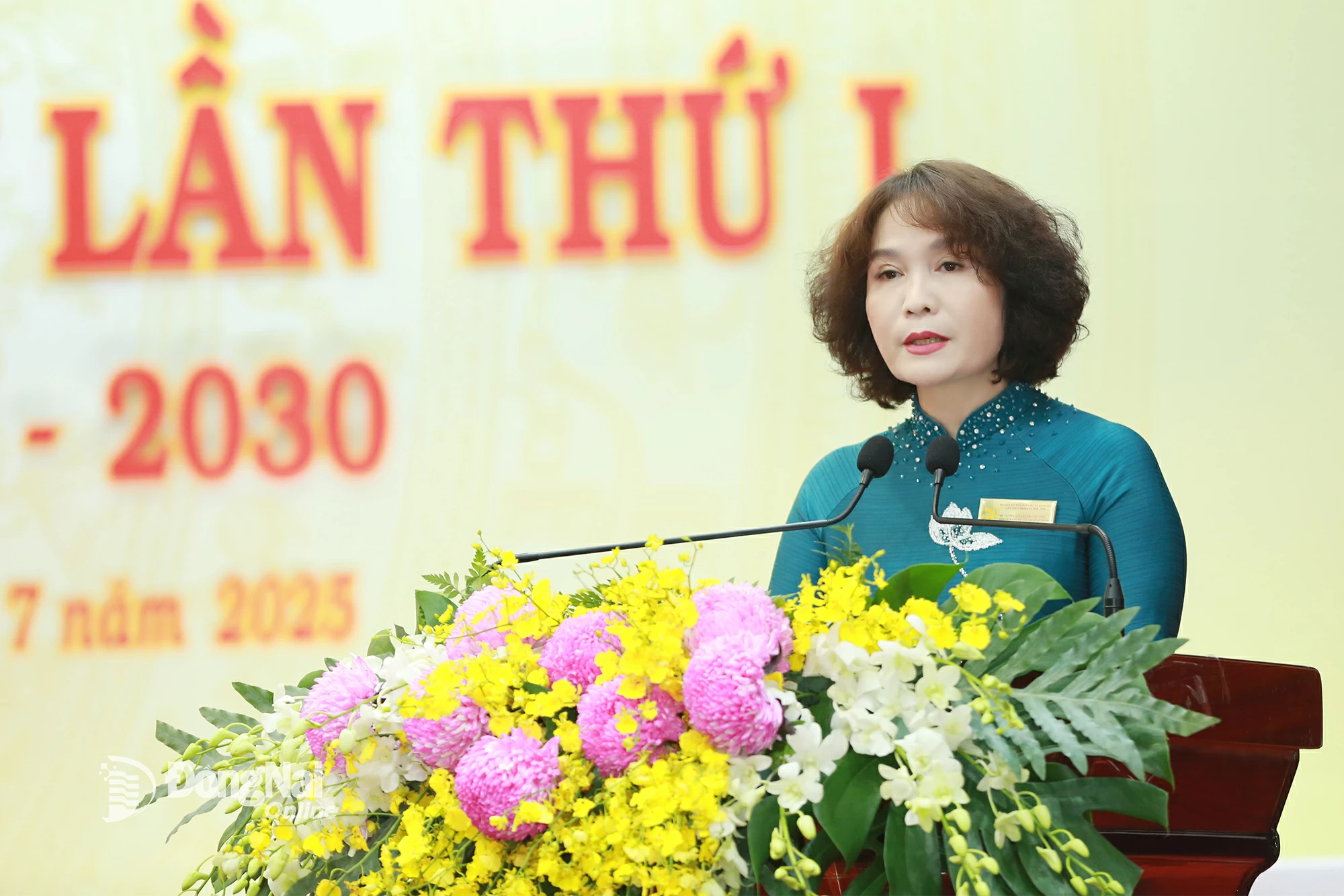 Bí thư Đảng ủy, Chủ tịch HĐND xã Xuân Lộc Nguyễn Thị Cát Tiên phát biểu tại phiên thảo luận tổ. Ảnh: Huy Anh