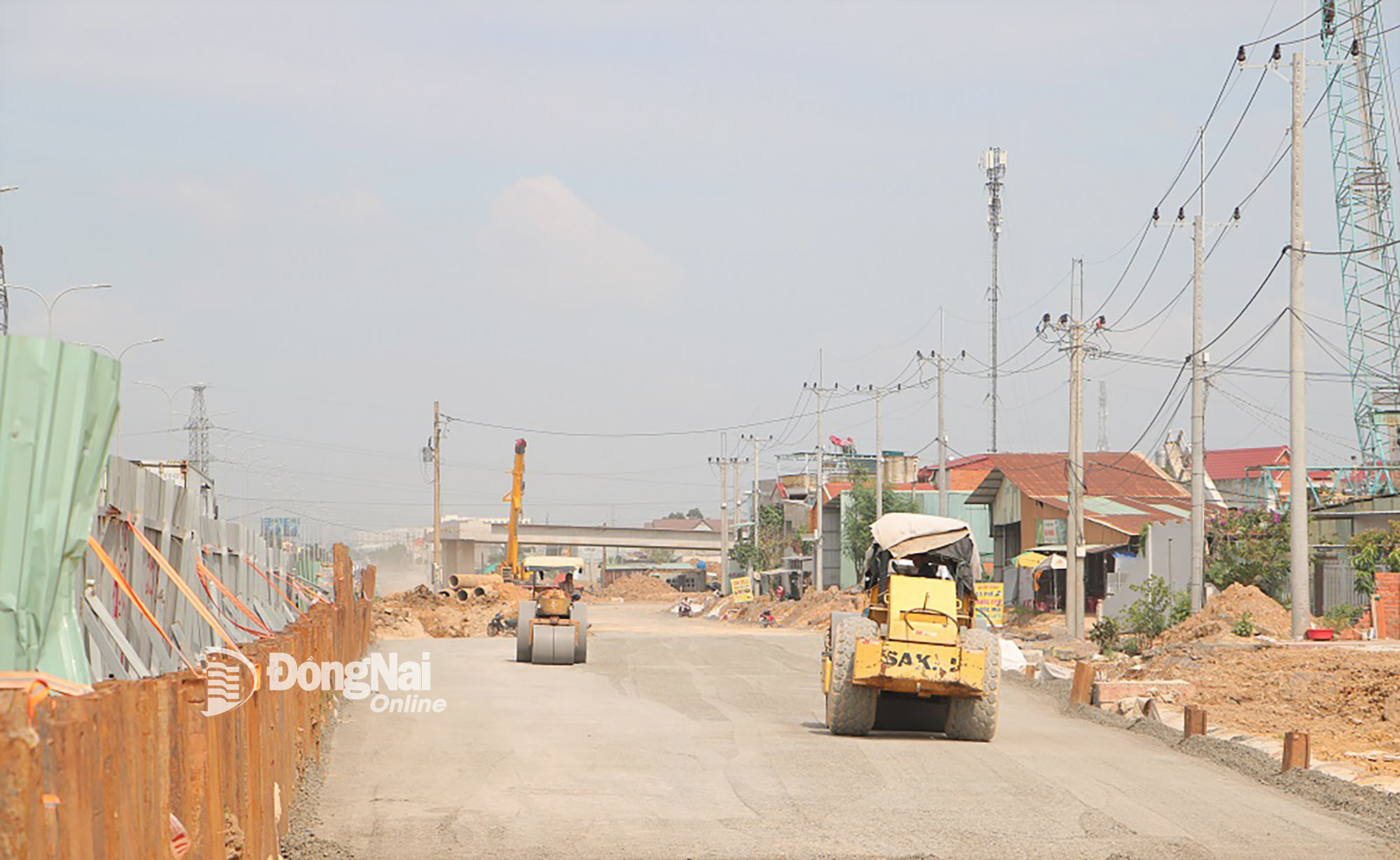 Thi công Dự án thành phần 1, Dự án đường cao tốc Biên Hòa - Vũng Tàu đoạn qua địa bàn tỉnh Đồng Nai. Ảnh: Phạm Tùng