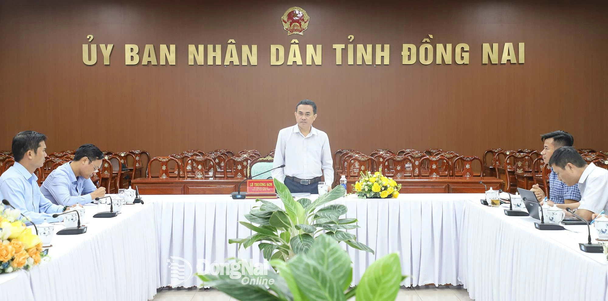 Ủy viên Ban Thường vụ Tỉnh ủy, Phó Chủ tịch UBND tỉnh Lê Trường Sơn chủ trì buổi làm việc tại điểm cầu Đồng Nai. Ảnh: My Ny