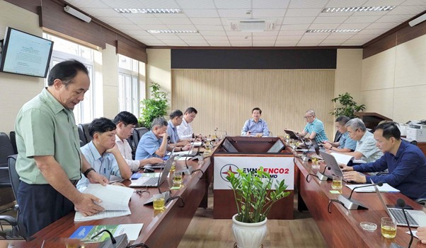  Phó Tổng giám đốc Công ty Cổ phần Thủy điện Thác Mơ Nguyễn Hùng Lượng báo cáo tình hình sản xuất điện 6 tháng đầu năm. 