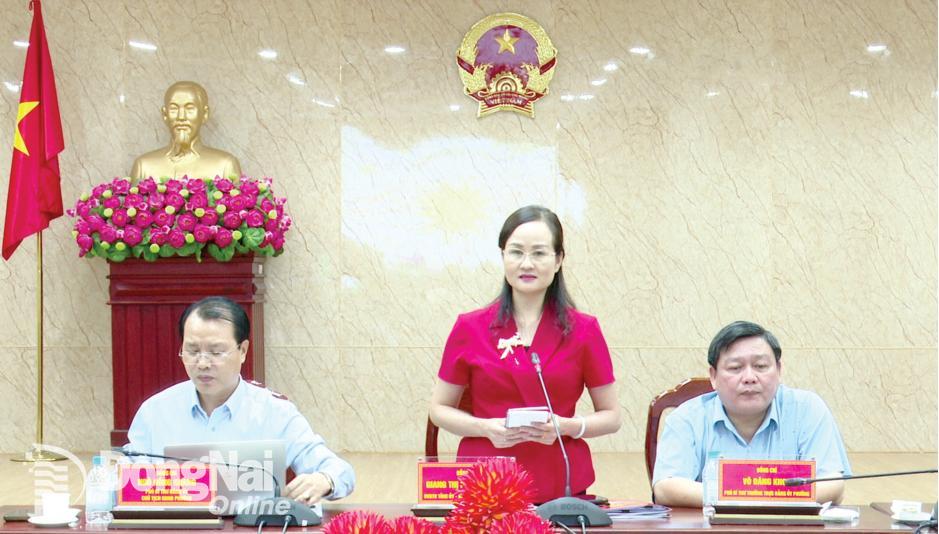 Ủy viên Ban Thường vụ Tỉnh ủy, Bí thư Đảng ủy, Chủ tịch HĐND phường Bình Phước Giang Thị Phương Hạnh phát biểu tại buổi làm việc. Ảnh: Q.XUÂN