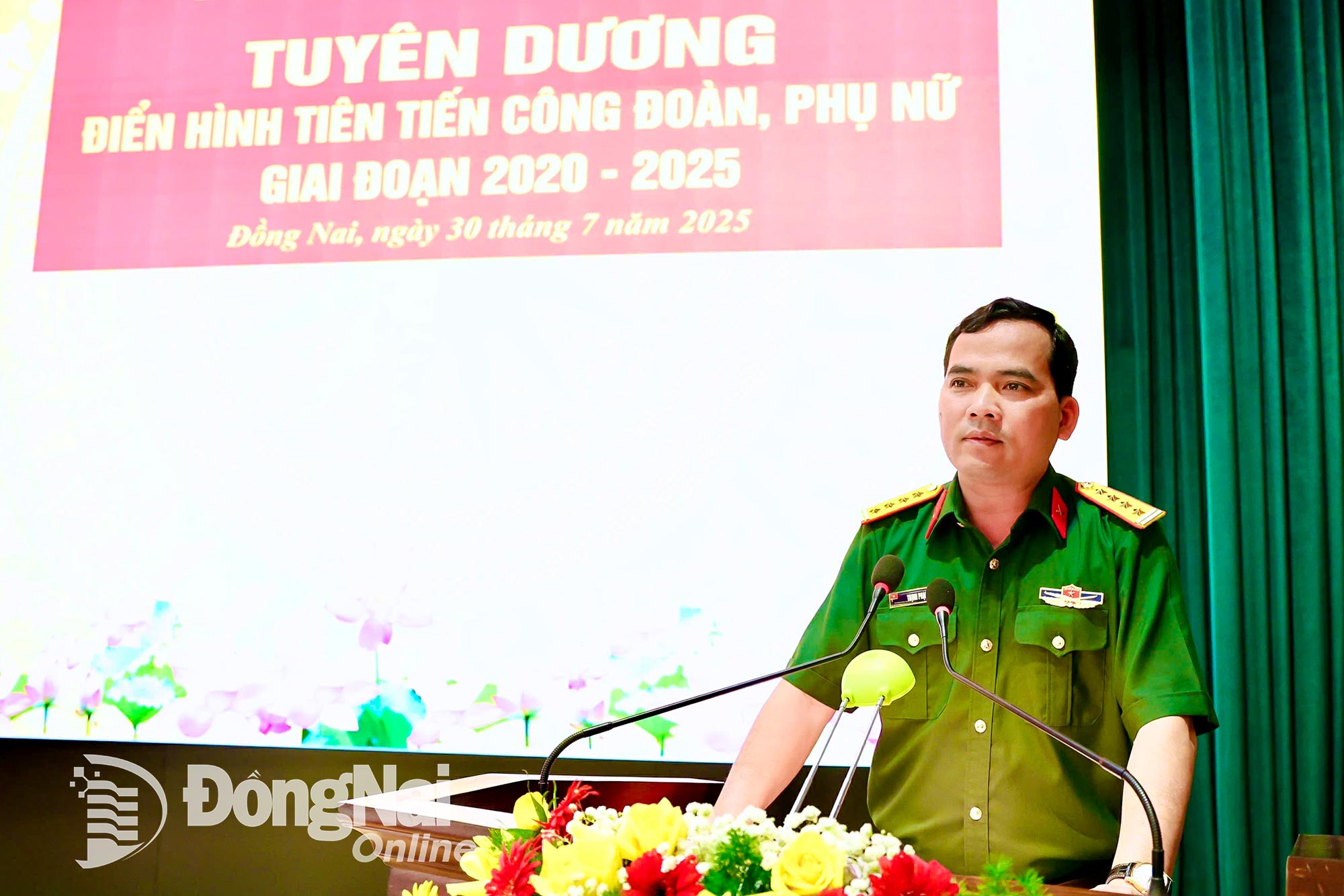 Đại tá Trịnh Phạm Hòa, Bí thư Đảng ủy, Phó Tư lệnh Binh đoàn 16 phát biểu tại lễ tuyên dương. Ảnh: Anh Đức