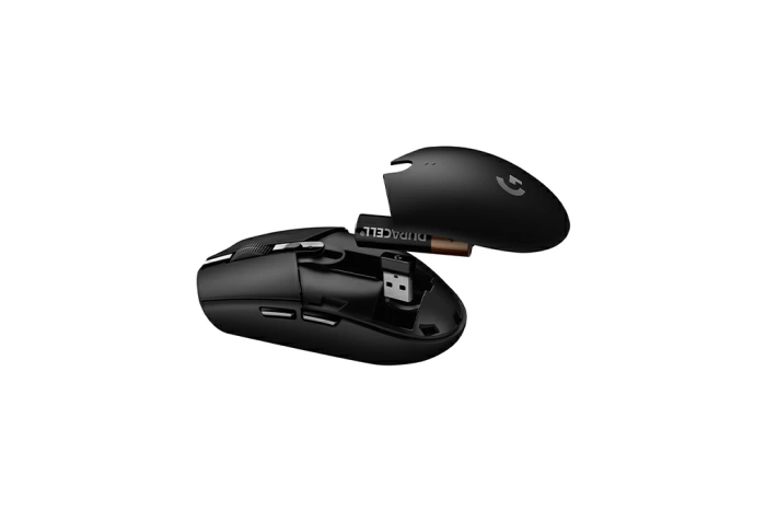 Dùng Logitech G304 trong một tháng: Pin AA có tiện hơn pin sạc?