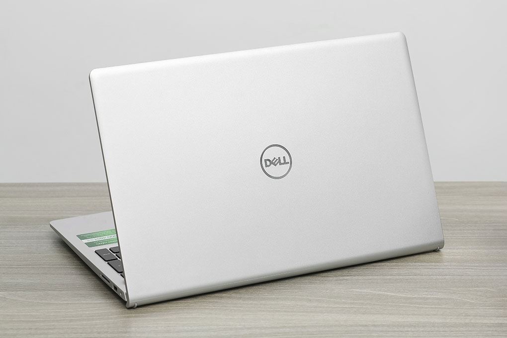 Dòng 15 inch của Dell phù hợp người ưu tiên vùng đặt tay rộng và tư thế gõ thoải mái trong thời gian dài.