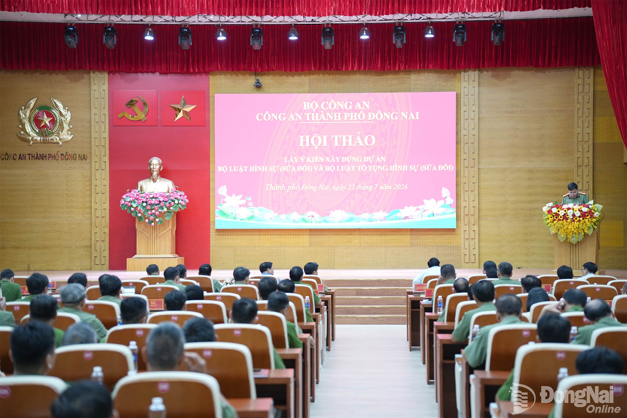 Quang cảnh hội thảo. Ảnh: T.V
