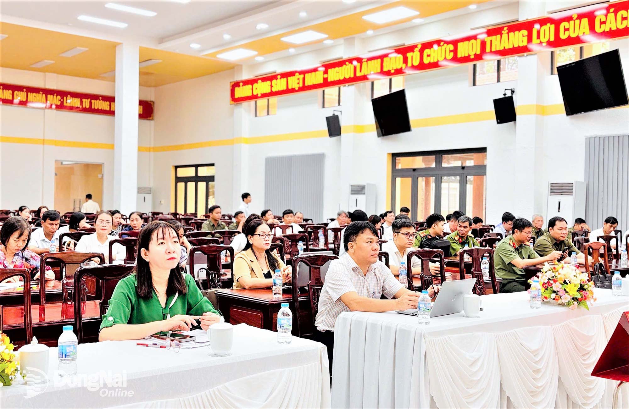 Quang cảnh hội nghị.
