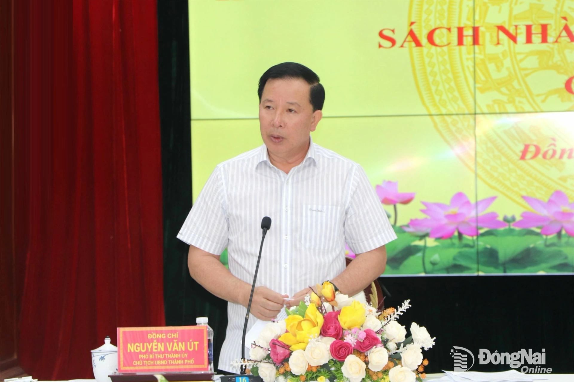 Phó Bí thư Thành ủy, Chủ tịch UBND thành phố Nguyễn Văn Út phát biểu chỉ đạo tại buổi họp. Ảnh: Ngọc Liên
