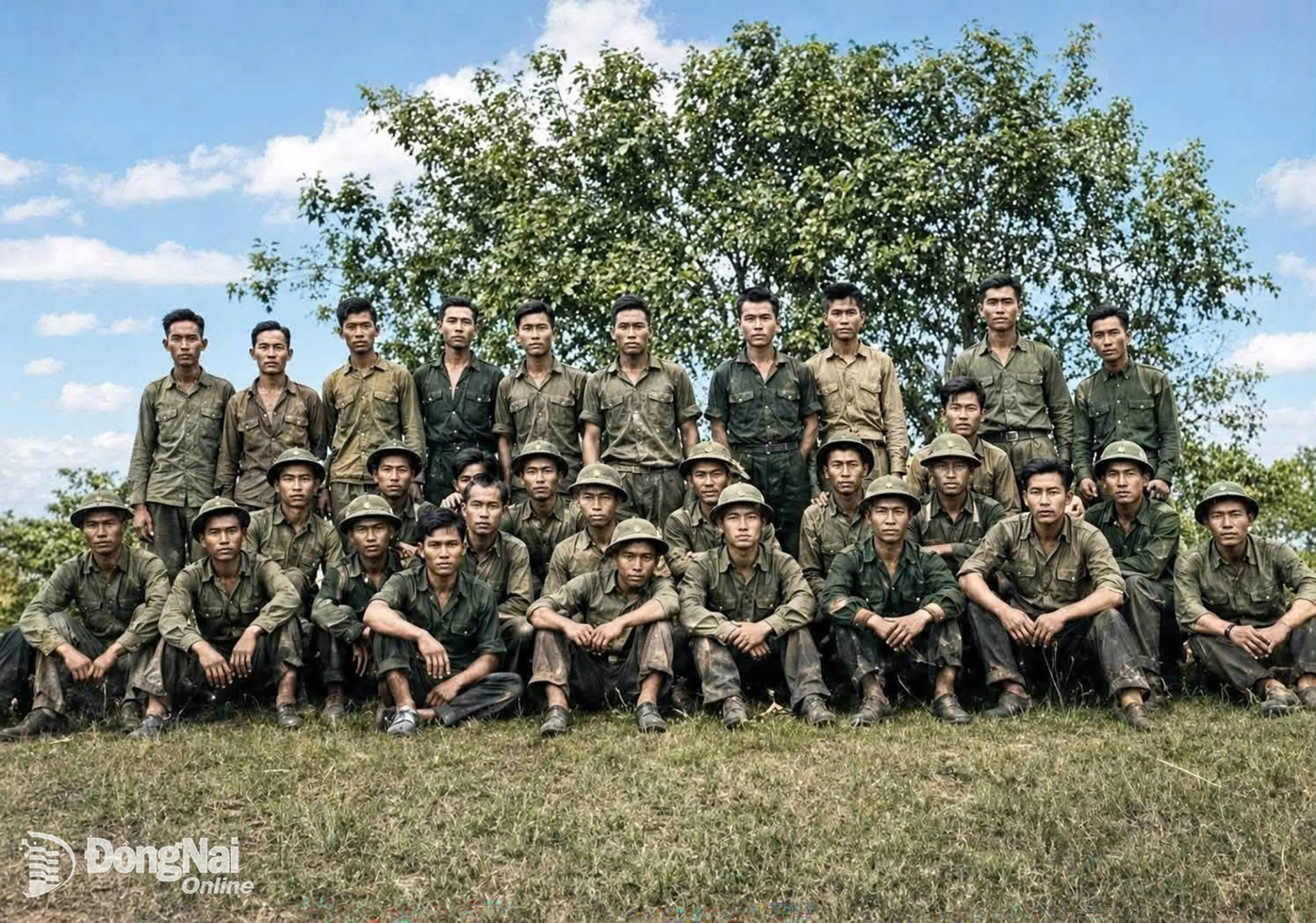 Tấm ảnh tập thể được tìm thấy sáng 27-7 sau khi phục dựng màu. Ảnh: ĐVCC