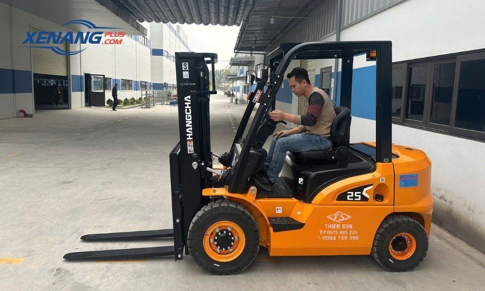 Xe nâng dầu được nhiều doanh nghiệp ưu tiên lựa chọn.