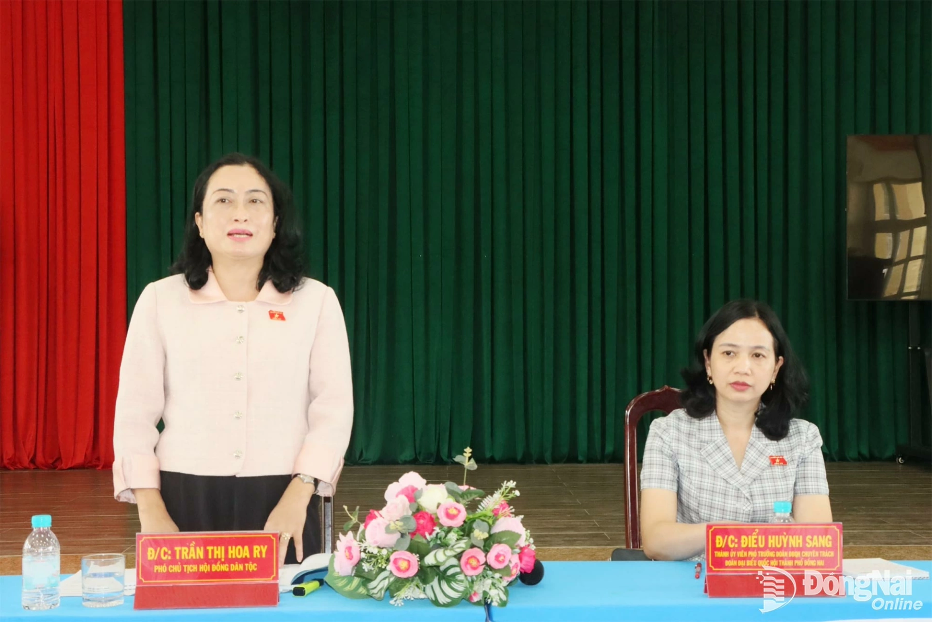 Bà Trần Thị Hoa Ry, Phó Chủ tịch Hội đồng Dân tộc của Quốc hội phát biểu tại buổi làm việc. Ảnh: Quang Minh