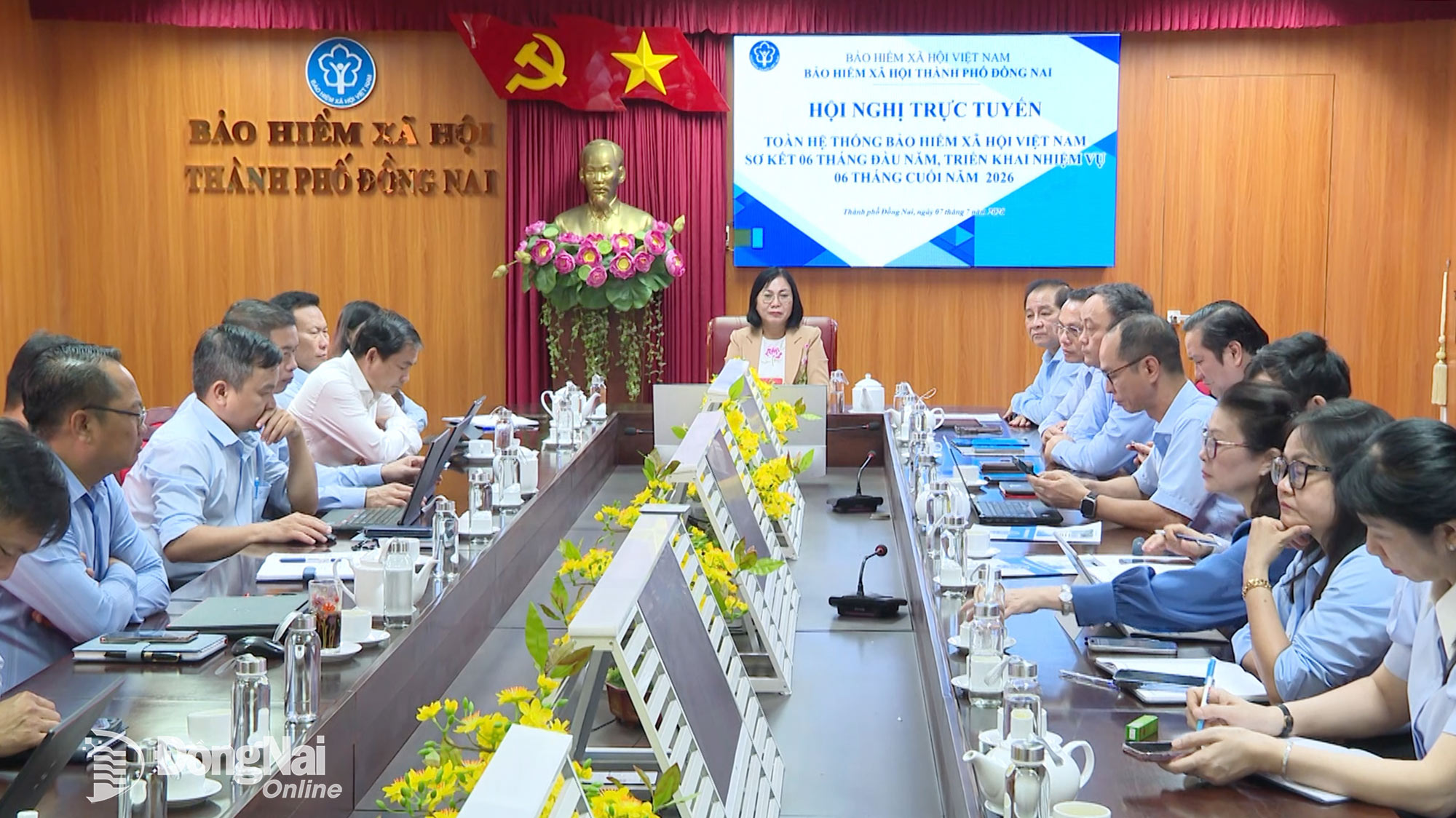 Thành ủy viên, Phó Chủ tịch UBND thành phố Nguyễn Thị Hoàng chủ trì tại điểm cầu Đồng Nai. Ảnh: Kim Liễu