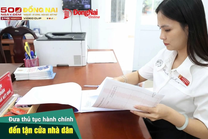 [Video] Đưa thủ tục hành chính đến tận cửa nhà dân