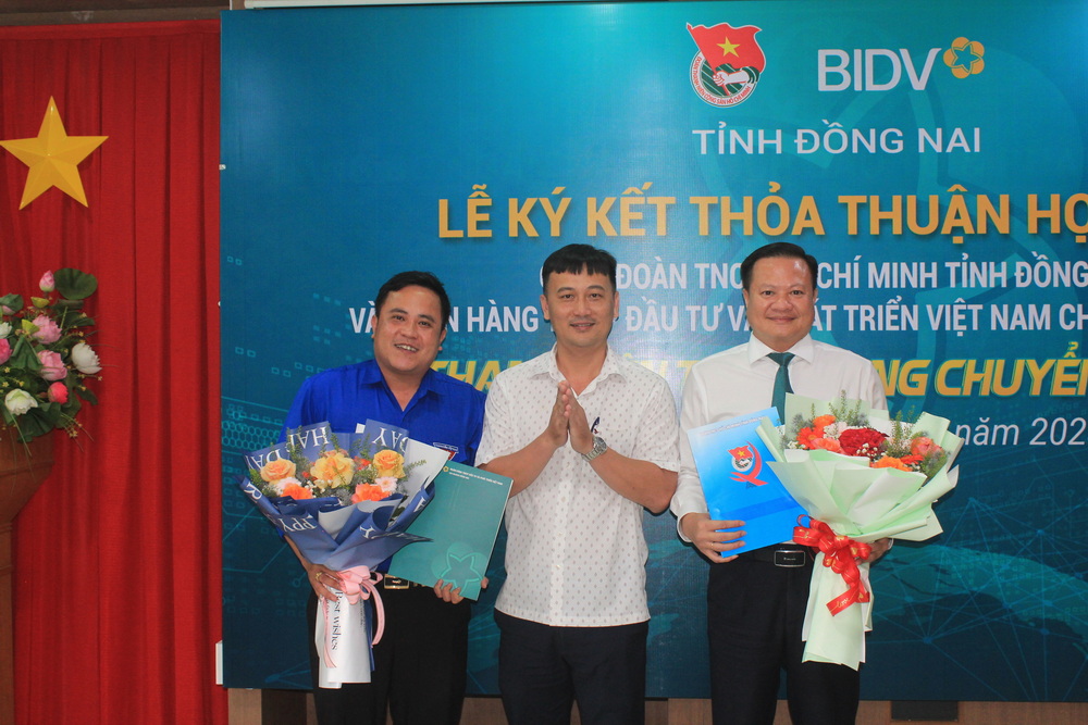 Đại diện Tỉnh đoàn, Ngân hàng TMCP đầu tư và phát triển Việt Nam chi nhánh Đồng Nai ký kết thỏa thuận hợp tác 