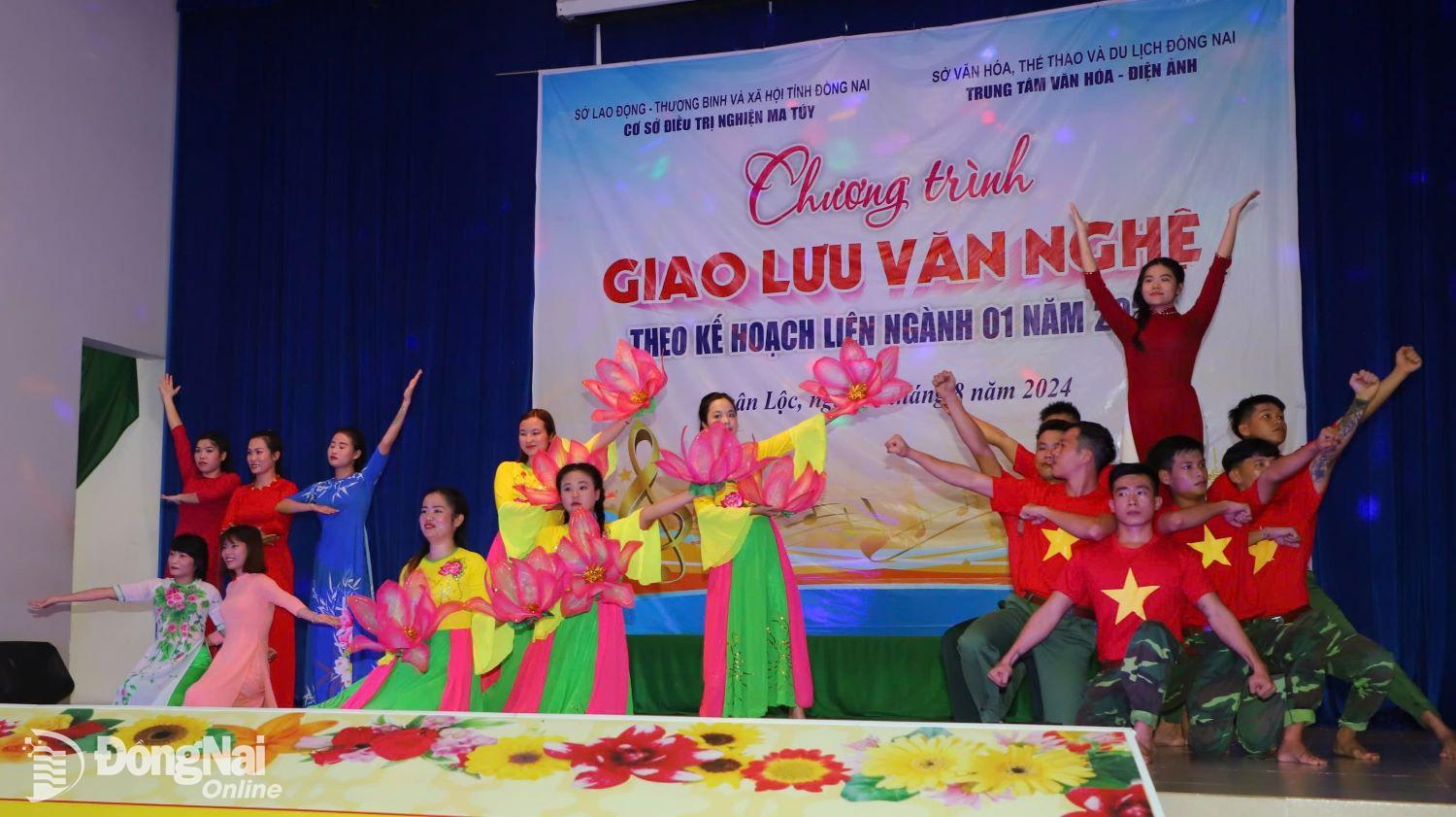 Biểu diễn văn nghệ tại Cơ sở Điều trị nghiện ma túy tỉnh năm 2024. Ảnh: CTV