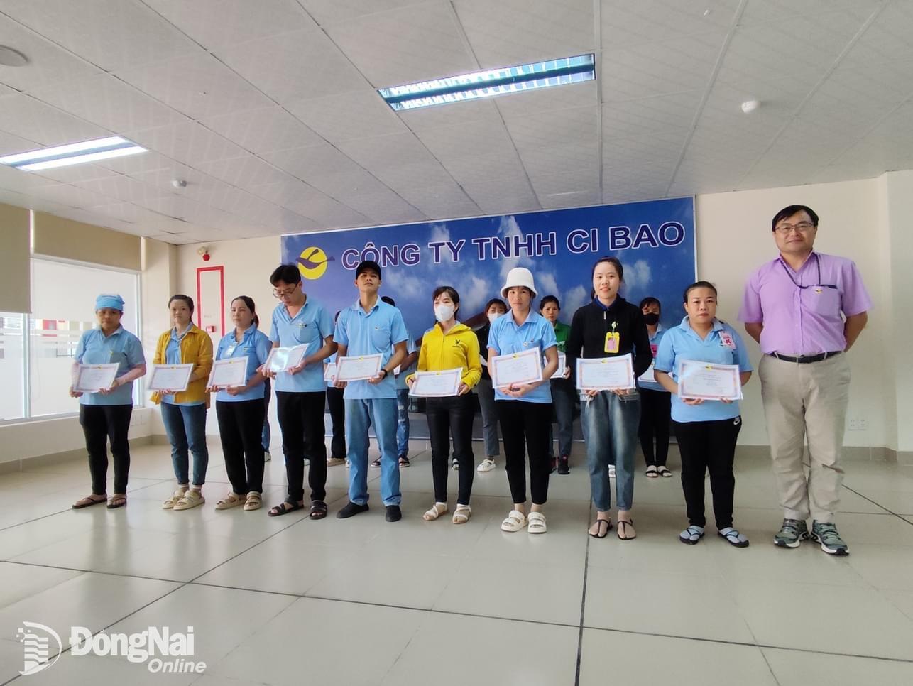 Một doanh nghiệp tại Long Khánh tặng trên 130 chỉ vàng tri ân công nhân