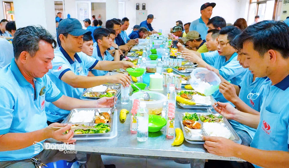 Gần 254 ngàn lao động tham gia Bữa cơm Công đoàn