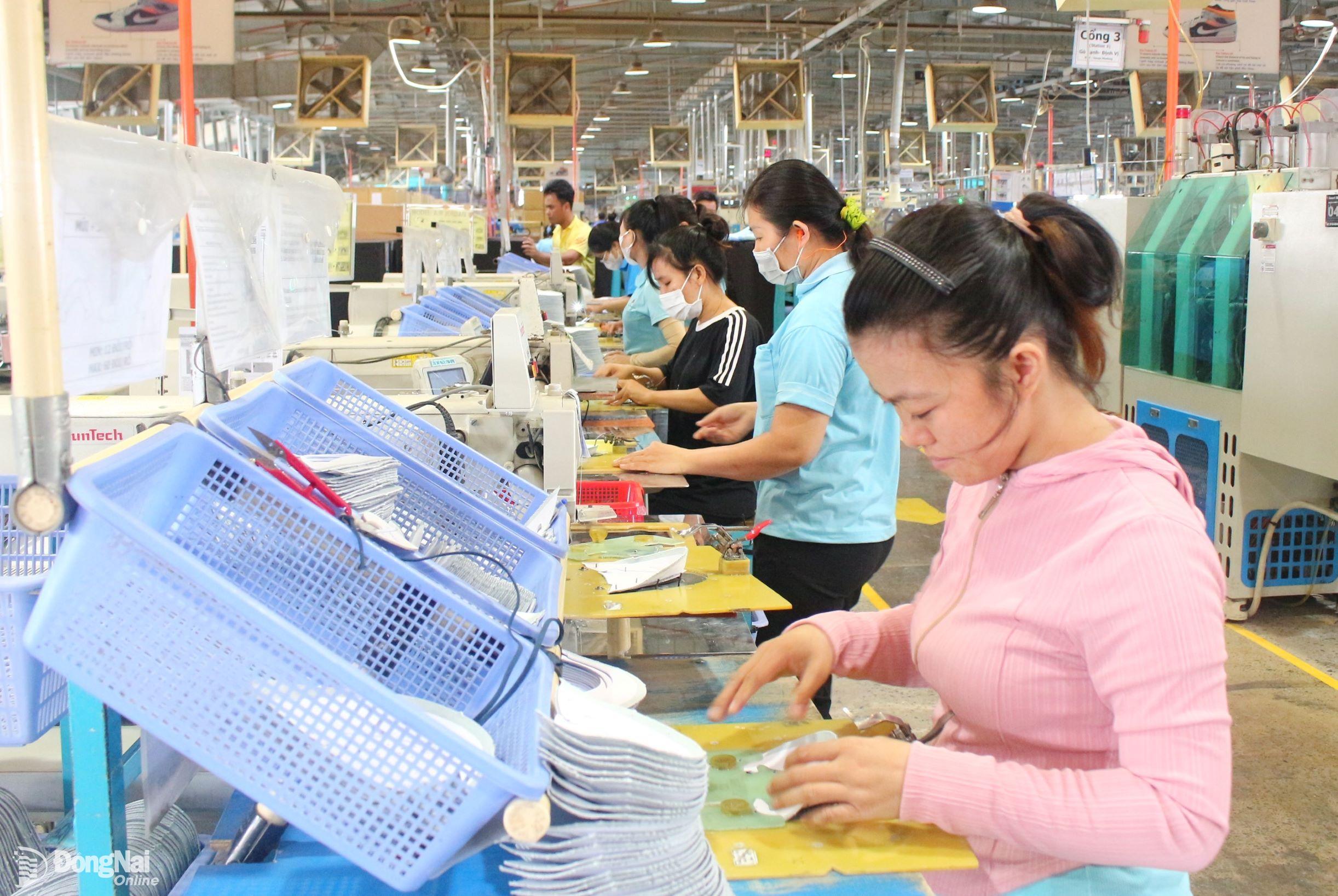 Gần 1,3 ngàn doanh nghiệp có Công đoàn cơ sở đã tăng lương tối thiểu vùng cho người lao động