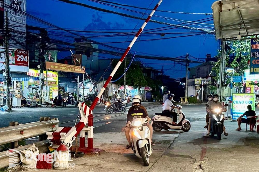 Đồng Nai lắp đặt barrier ngăn giữa đường khu dân cư và đường sắt tại vị trí xảy ra tai nạn giao thông tối 28-7
