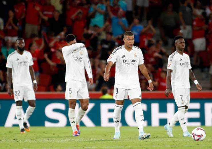 Real Madrid bị Mallorca cầm chân dù dẫn trước.