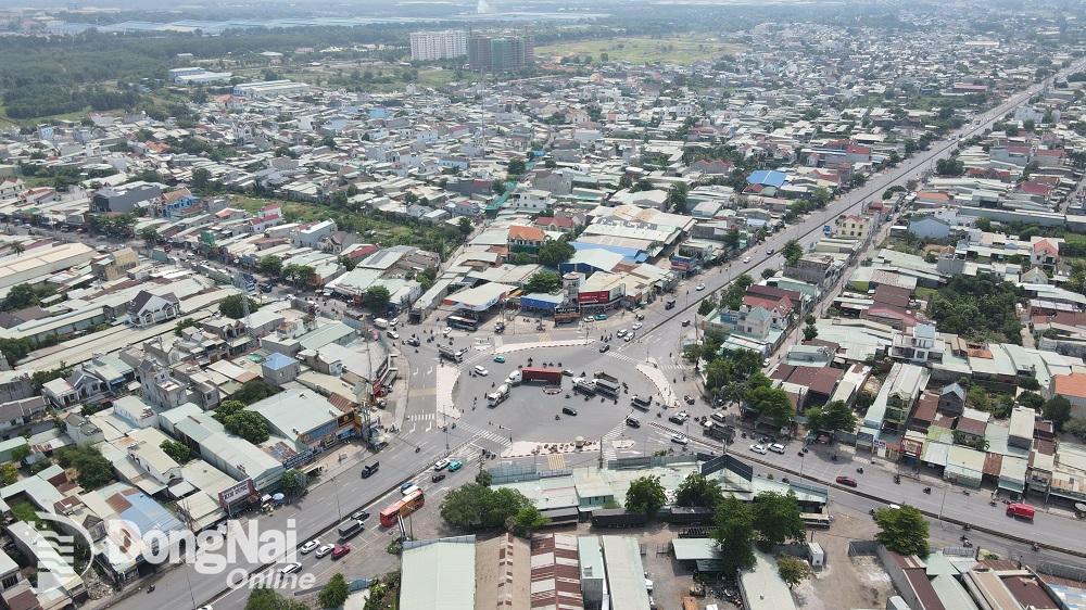 Nút giao Cổng 11 có lưu lượng phương tiện giao thông lưu thông lớn nên thường xuyên xảy ra tình trạng kẹt xe. Ảnh: tư liệu