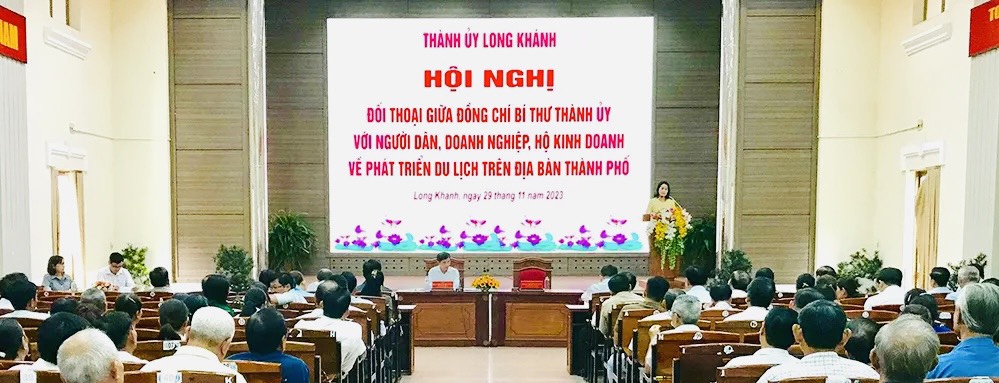 Hội nghị buổi đối thoại với Nhân dân năm 2023 của Ủy viên Ban Thường vụ Tỉnh ủy, Bí thư Thành ủy Long Khánh Đặng Minh Nguyệt. Ảnh: Đào Nga

