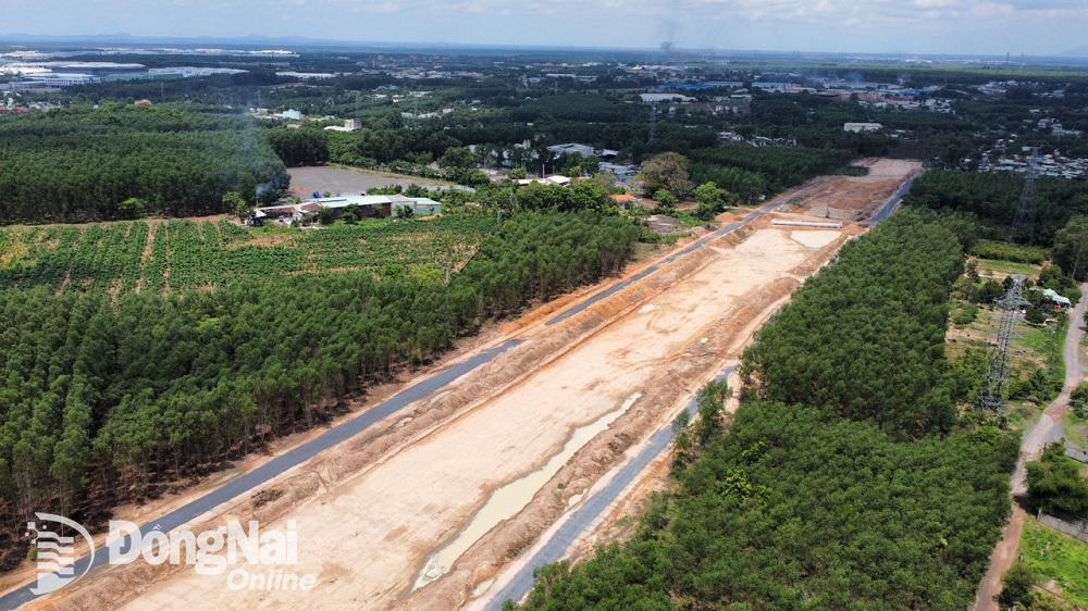 Dự án đường cao tốc Biên Hòa - Vũng Tàu hiện đang thiếu hụt nghiêm trọng nguồn vật liệu san lấp phục vụ thi công. Ảnh: tư liệu