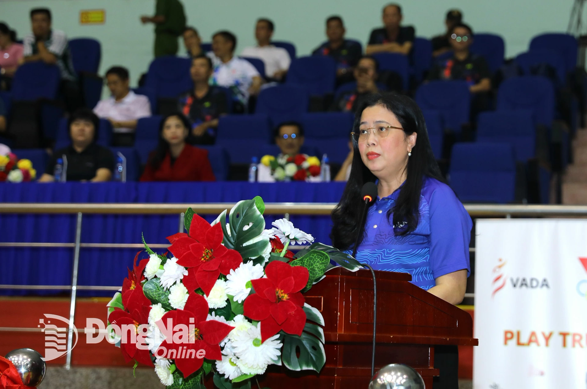 Member of Provincial Party Committee, Director of Dong Nai Provincial Department of Culture, Sports and Tourism Le Thi Ngoc Loan delivers the opening speech for the tournament. Photo: Huy Anh