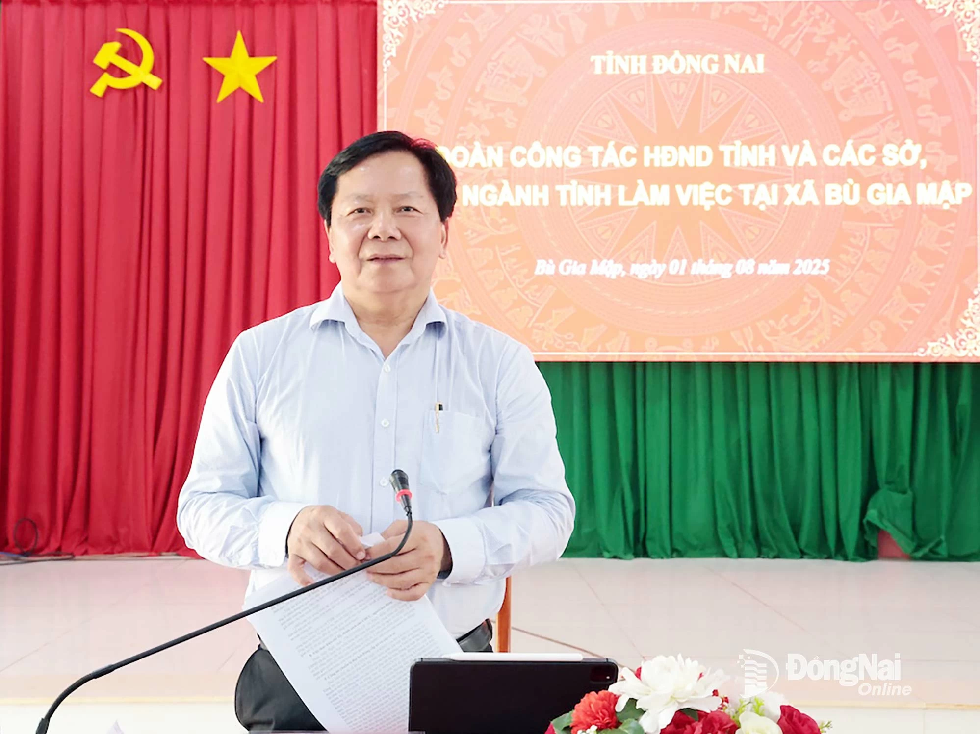 Tỉnh ủy viên, Phó Chủ tịch HĐND tỉnh Đồng Nai Trần Văn Mi phát biểu tại buổi làm việc với xã Bù Gia Mập về vận hành chính quyền địa phương 2 cấp. Ảnh: QT