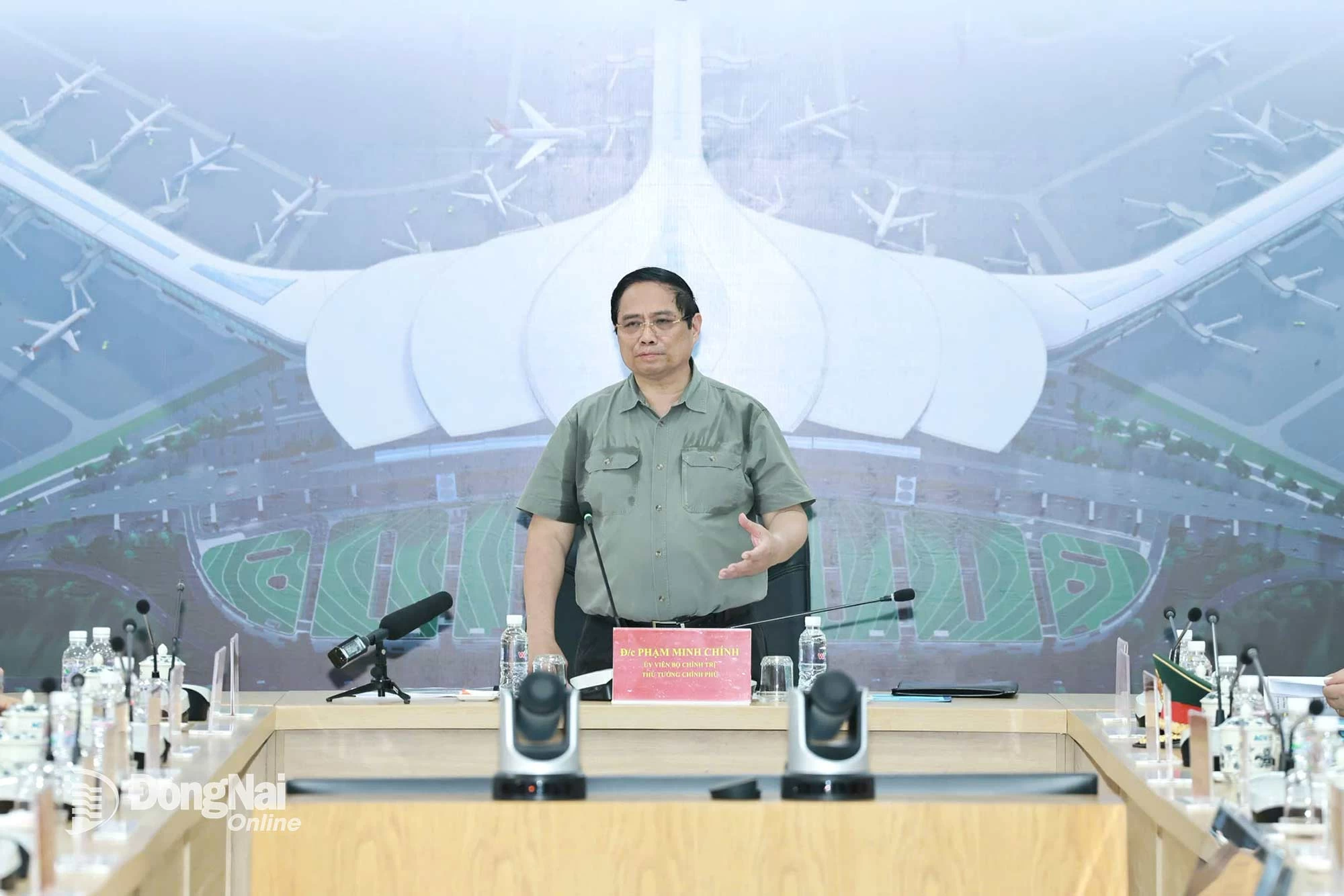PM Pham Minh Chinh speaks at a working session with ministries, sectors, and localities on the construction progress of Long Thanh International Airport.
