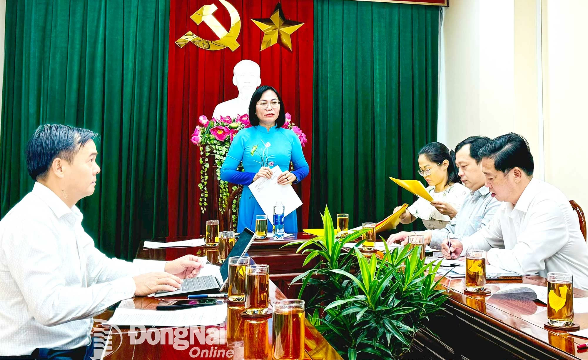 Vice Chairwoman Nguyen Thi Hoang of Dong Nai Provincial People’s Committee chairs working session.