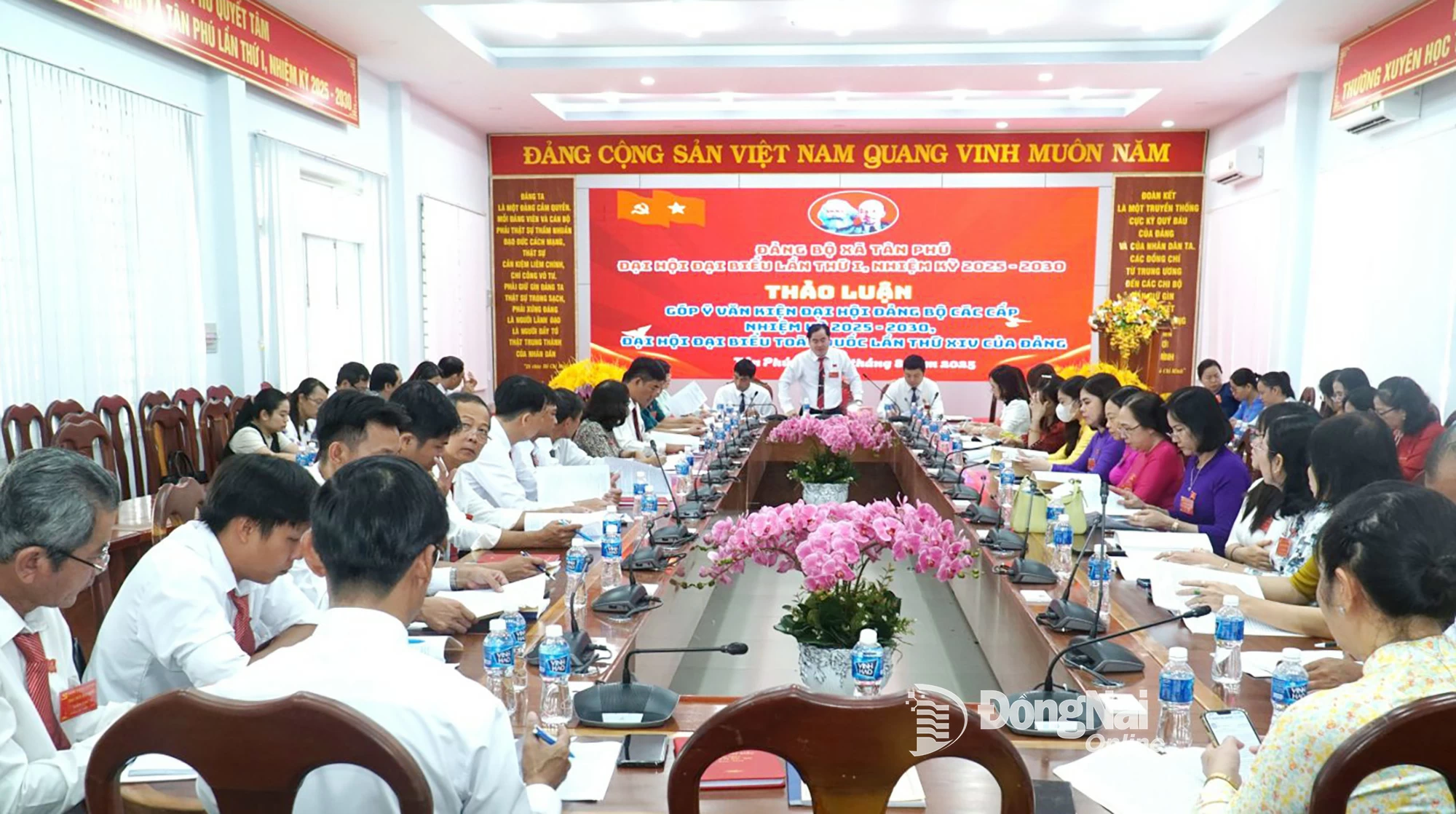 Các đại biểu tham gia phiên thảo luận góp ý văn kiện đại hội Đảng bộ các cấp nhiệm kỳ 2025-2030. Ảnh: ĐPCC
