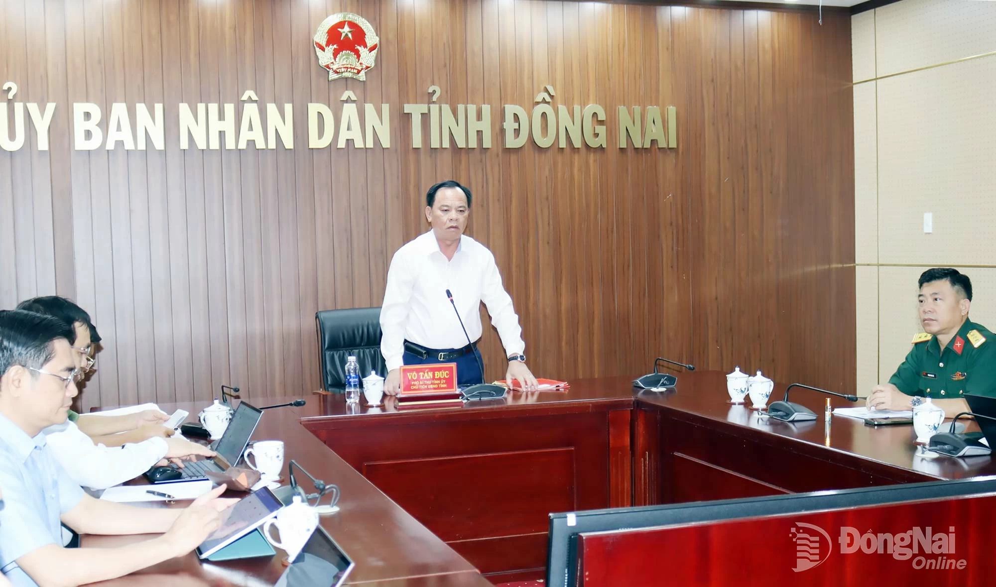 Deputy Secretary of the Provincial Party Committee, Chairman of the Dong Nai Provincial Peoples Committee, Vo Tan Duc, provided information about the socio-economic situation of Dong Nai province at the regular online Government meeting in July with localities. Photo: Hoang Loc