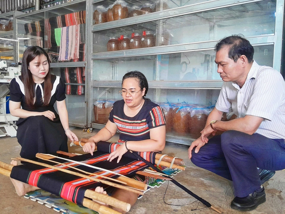 In 2014, the Ministry of Culture, Sports and Tourism recognized the traditional brocade weaving craft of the S’tieng people in Binh Phuoc province (now part of Dong Nai) as the national intangible cultural heritage. (Photo: VNA)