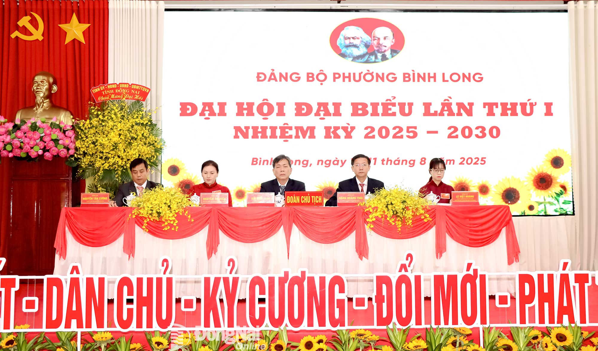 The Presidium chairs the congress. Photo: Ngoc Thao