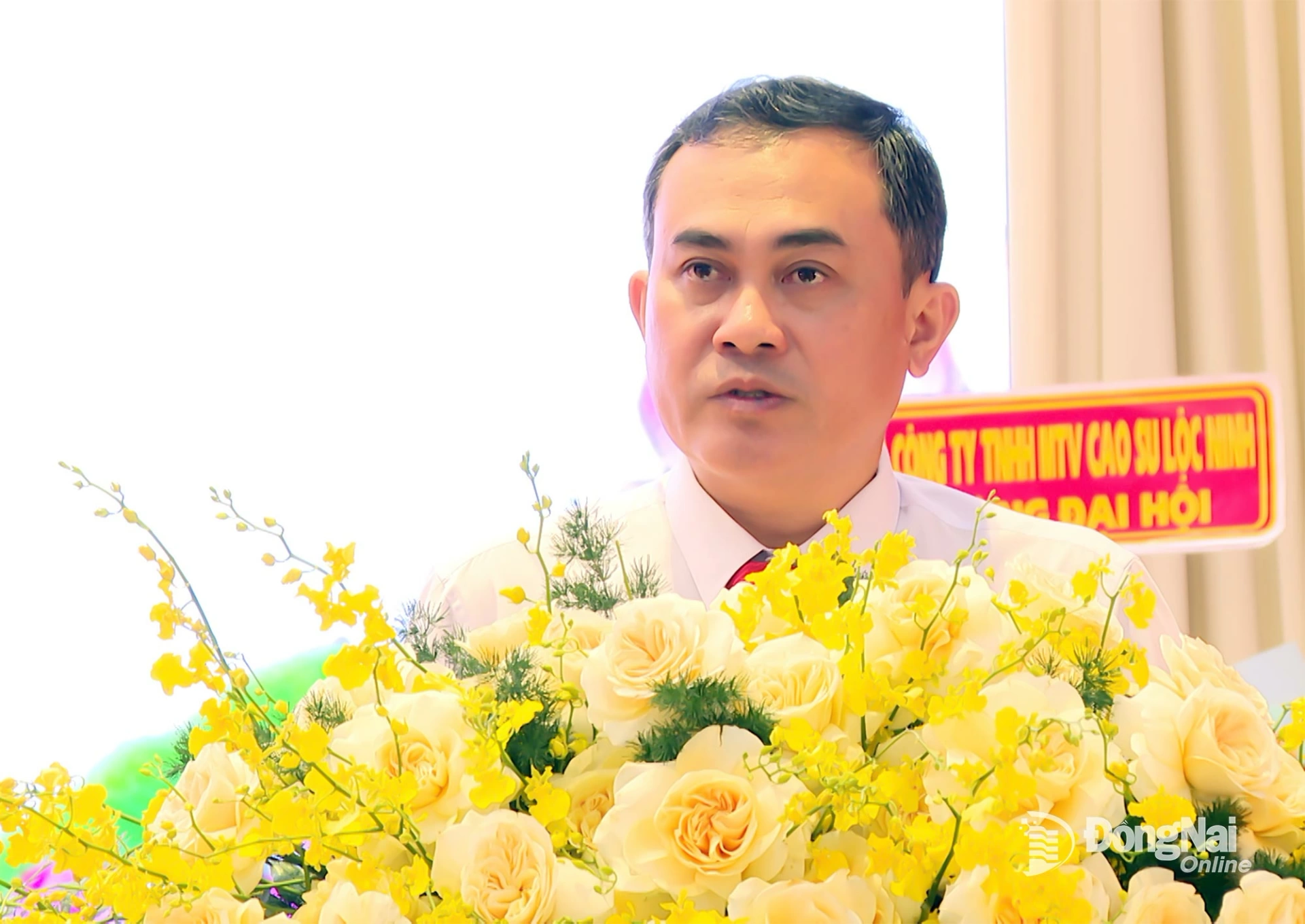 Member of the Standing Committee of the Provincial Party Committee, Vice Chairman of Dong Nai Provincial Peoples Committee Le Truong Son delivers directive speech at the congress. Photo: X.Tuc