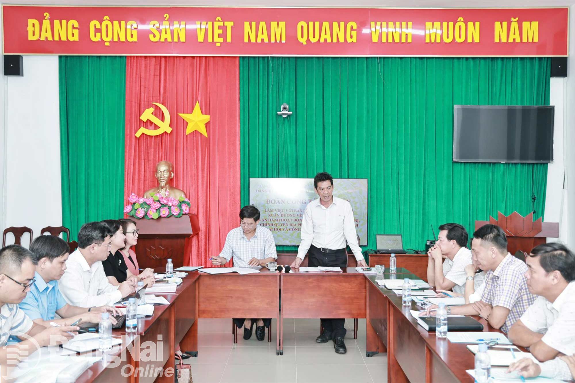 Tran Trung Nhan, the Provincial Standing Party Committee member and Chairman of the Provincial Party Committee’s Inspection Commission, spoke during an inspection of government operations in Xuan Duong Commune on July 16. File Photo.
