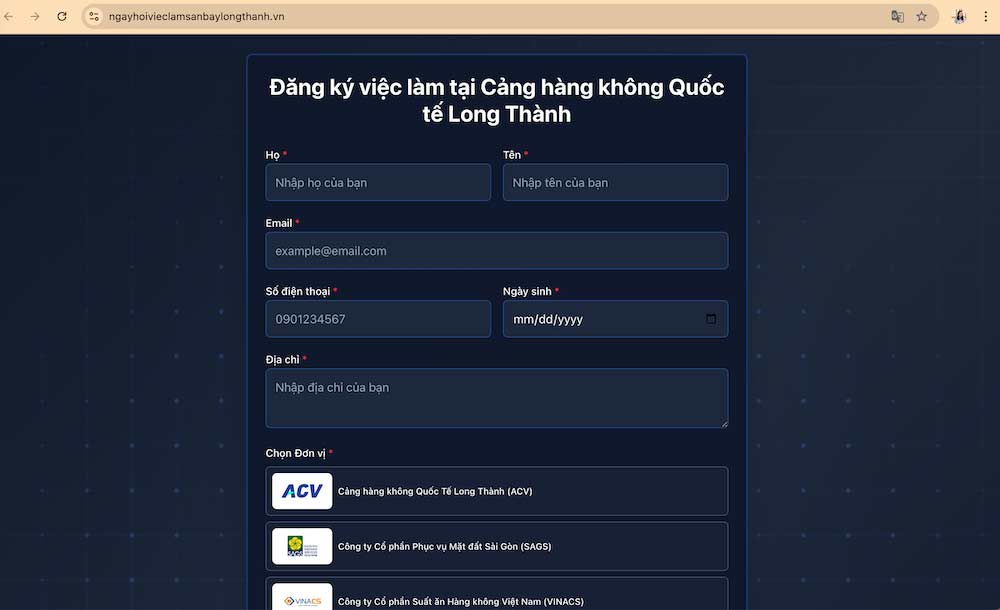 Laborers can register to participate in recruitment on the official website of the Long Thanh International Airport Job Fair. Photo: Hai Yen