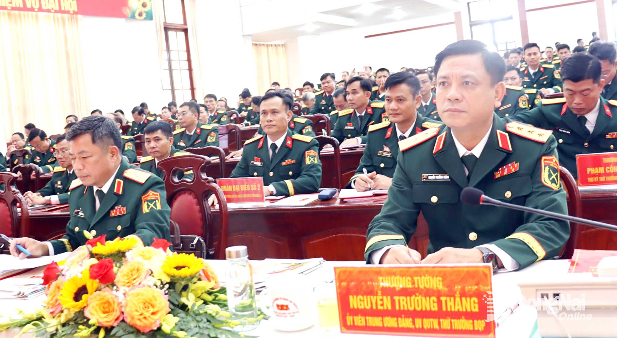 Senior Lieutenant General Nguyen Truong Thang, Member of the Party Central Committee, Member of the Central Military Commission, and Deputy Minister of National Defense, and delegates attend the congress. Photo: Nguyet Ha

