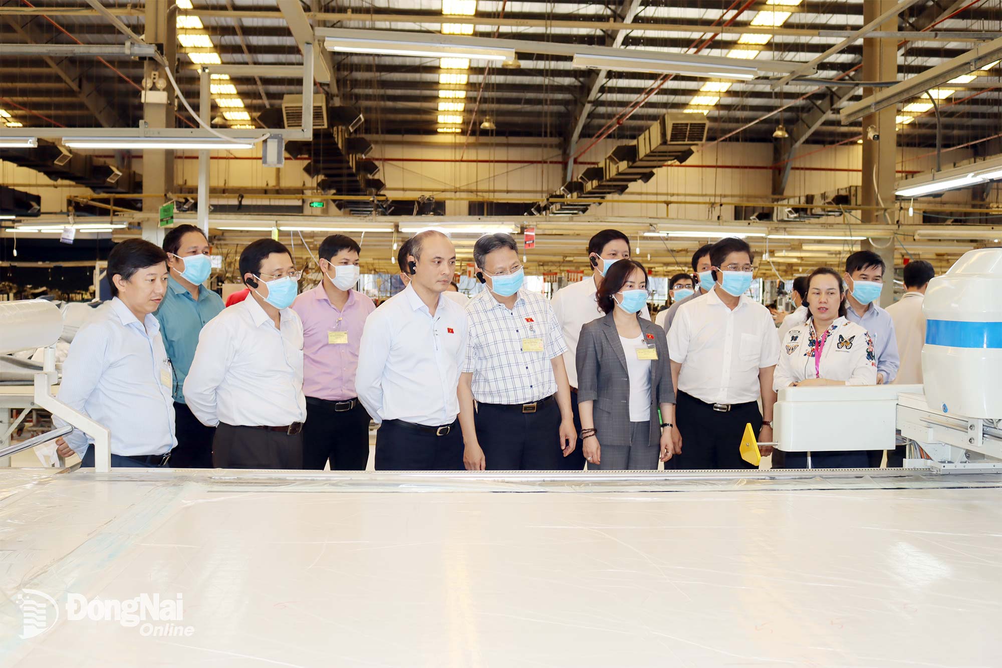 Đoàn giám sát của Quốc hội đi thực tế tại doanh nghiệp trong Khu công nghiệp Amata, phường Long Bình, tỉnh Đồng Nai. Ảnh: Hoàng Lộc
