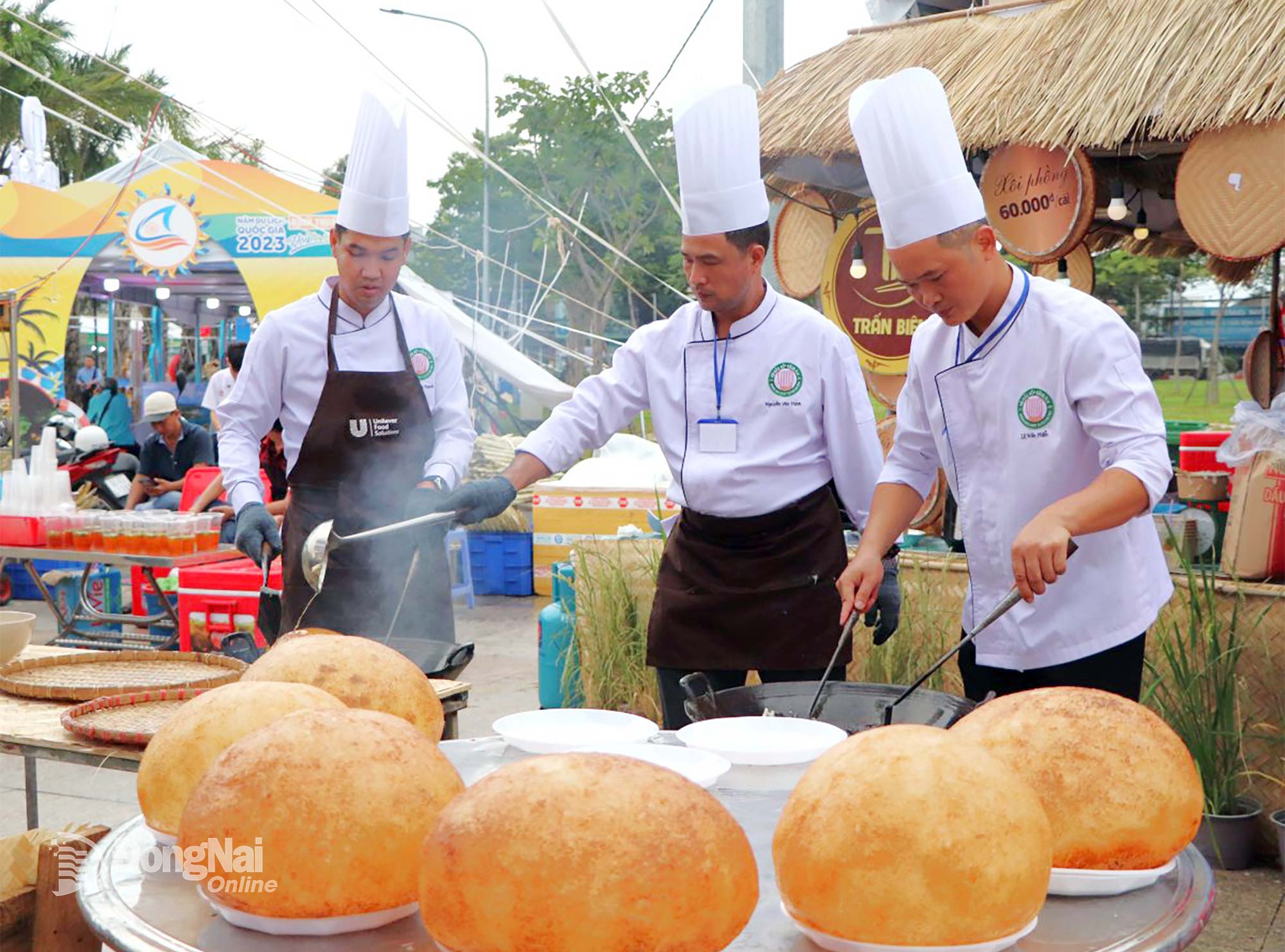 Professional chefs from Dong Nai will perform and set the record for Vietnam’s largest fried puffed sticky rice cake with cashew nuts on August 20. Photo: Ngoc Lien
