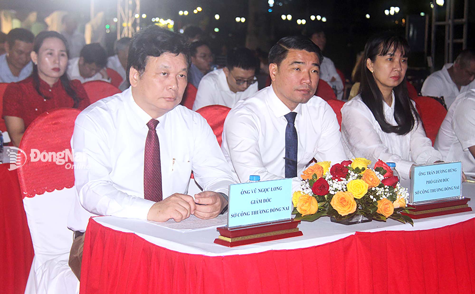 Delegates attend the opening ceremony of the fair. Photo: Hai Quan