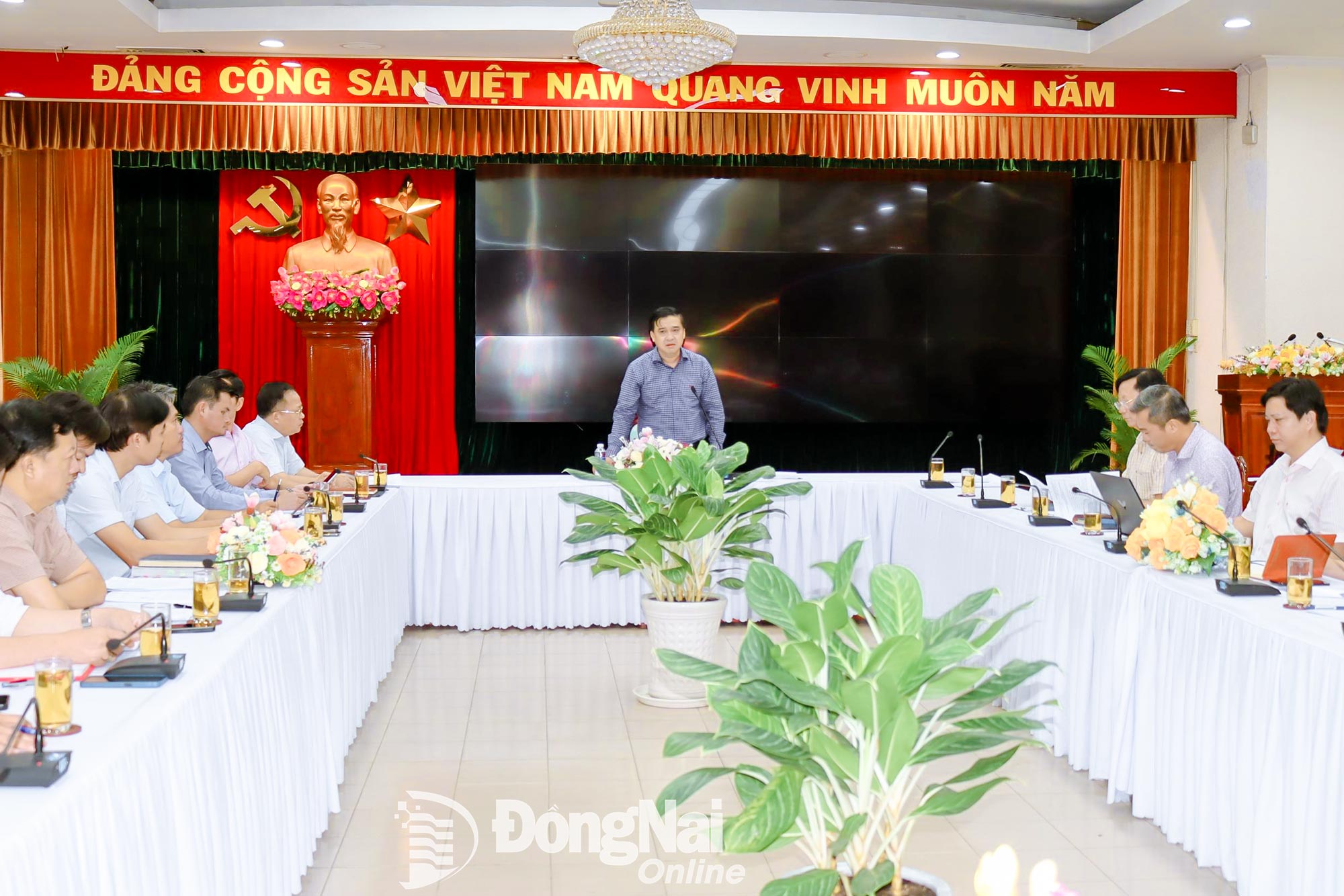 Tỉnh ủy viên, Phó Chủ tịch UBND tỉnh Đồng Nai Hồ Văn Hà phát biểu kết luận buổi làm việc. Ảnh: Hoàng Lộc
