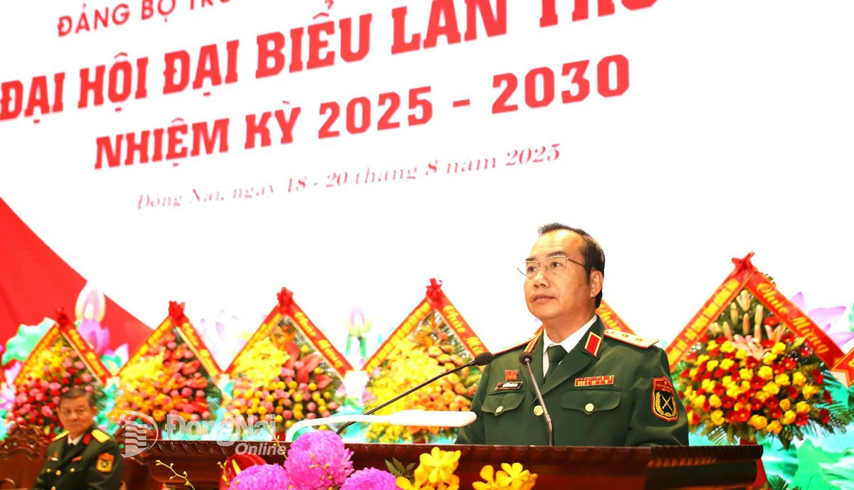 Lieutenant General Nguyen Xuan Son delivers the closing speech of the congress. Photo: Nguyet Ha

