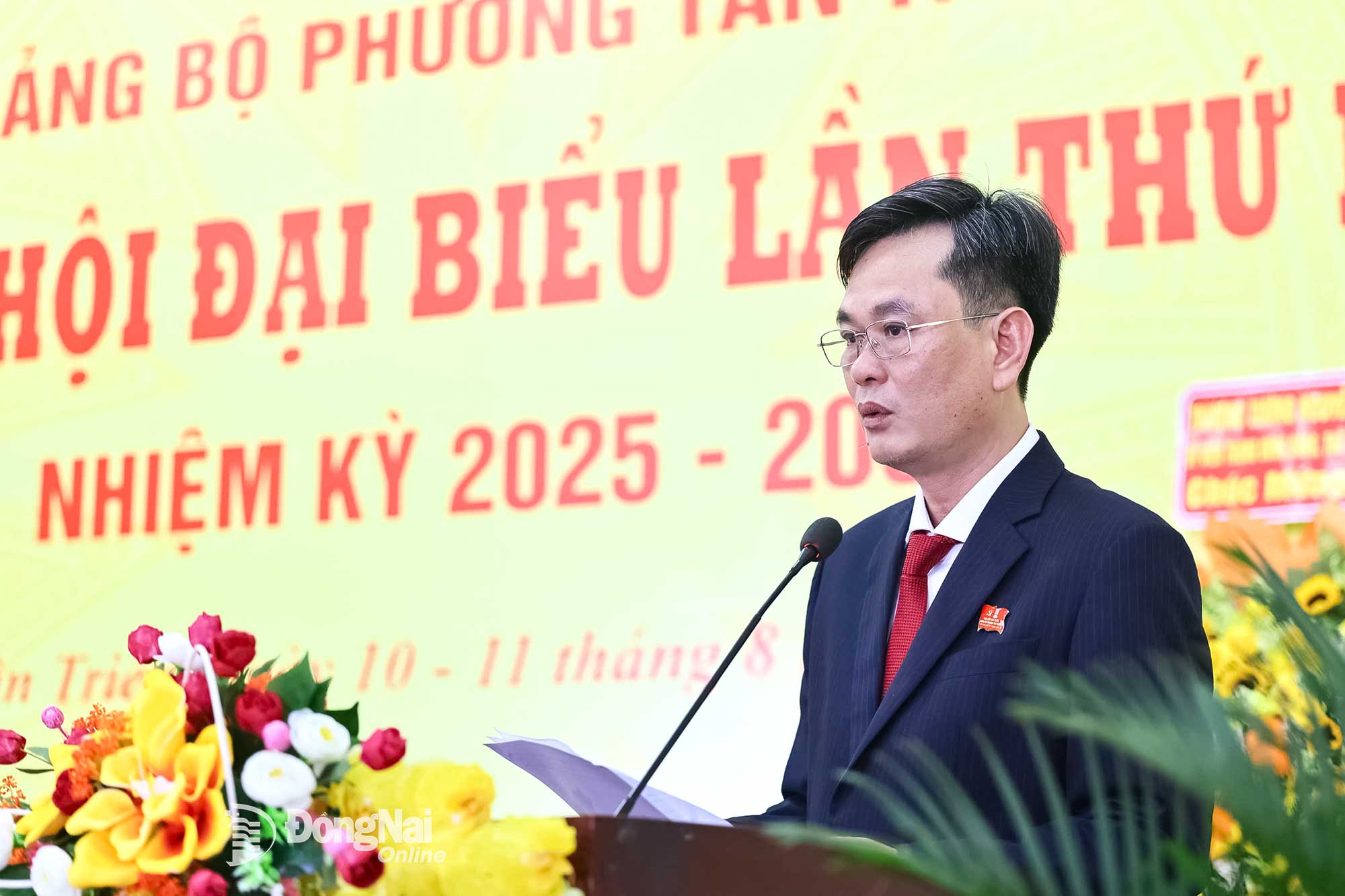 Nguyen Quang Phuong, Secretary of the ward Party Committee and Chairman of Tan Trieu ward People’s Council, delivers an opening speech. Photo: Cong Nghia

